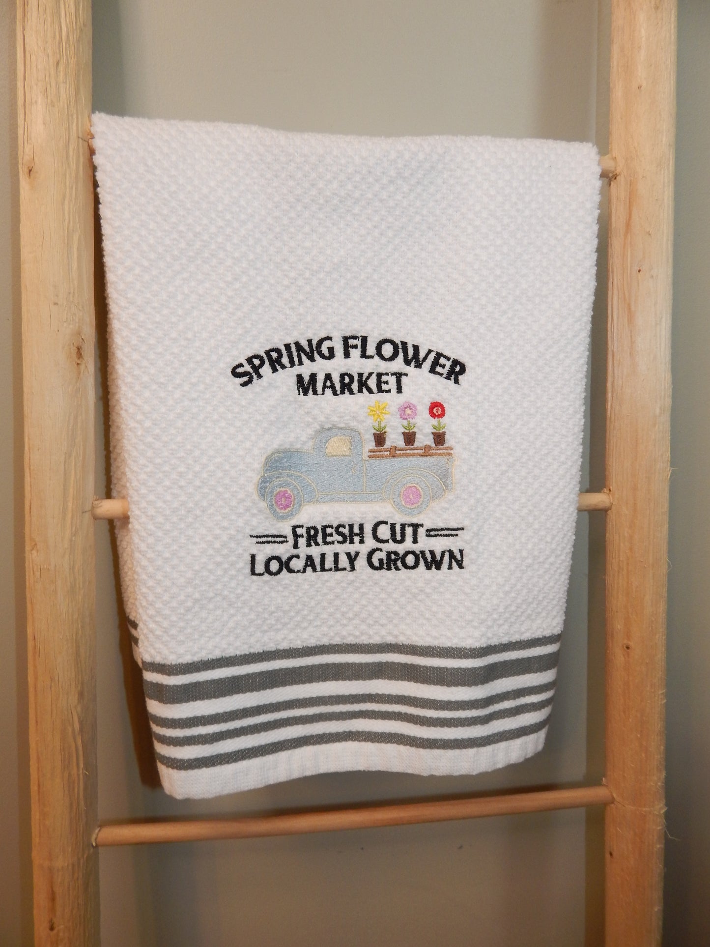 Spring Custom Towel | Seasonal Towel | Spring Towel Set | Gift for Mom | Gift for Her | Housewarming Gift | Spring Flowers | Kitchen | Happy