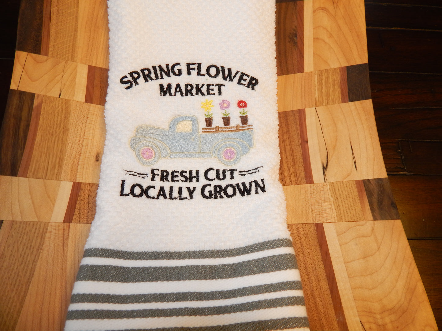 Spring Custom Towel | Seasonal Towel | Spring Towel Set | Gift for Mom | Gift for Her | Housewarming Gift | Spring Flowers | Kitchen | Happy