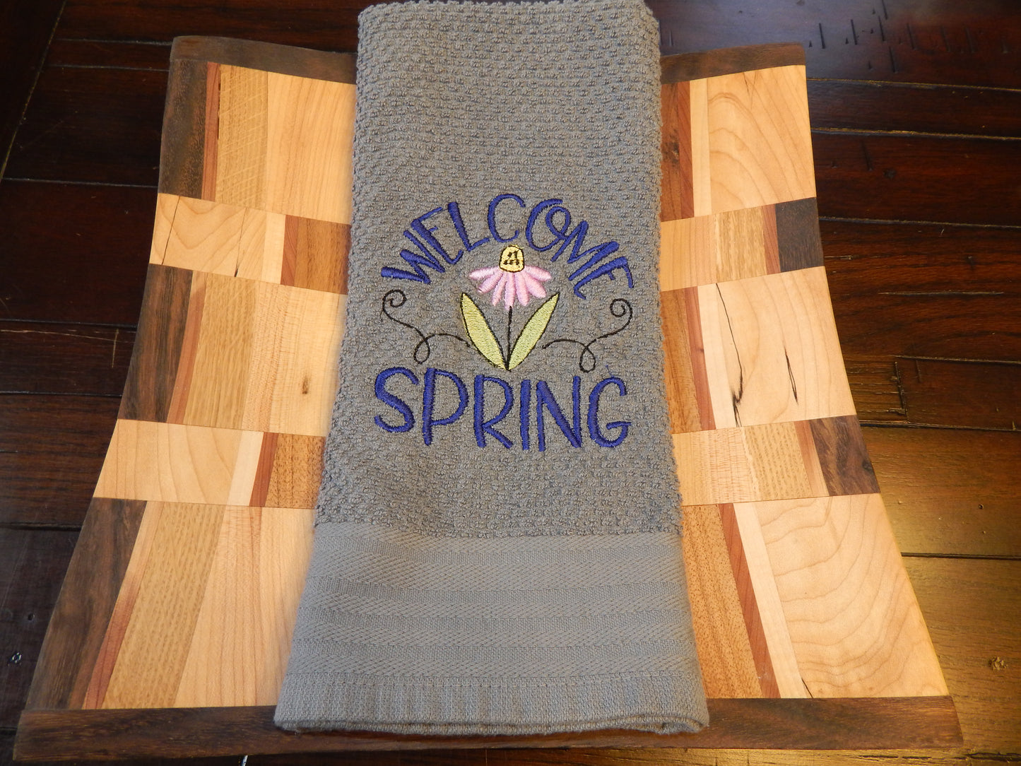 Spring Custom Towel | Seasonal Towel | Spring Towel Set | Gift for Mom | Gift for Her | Housewarming Gift | Spring Flowers | Kitchen | Happy