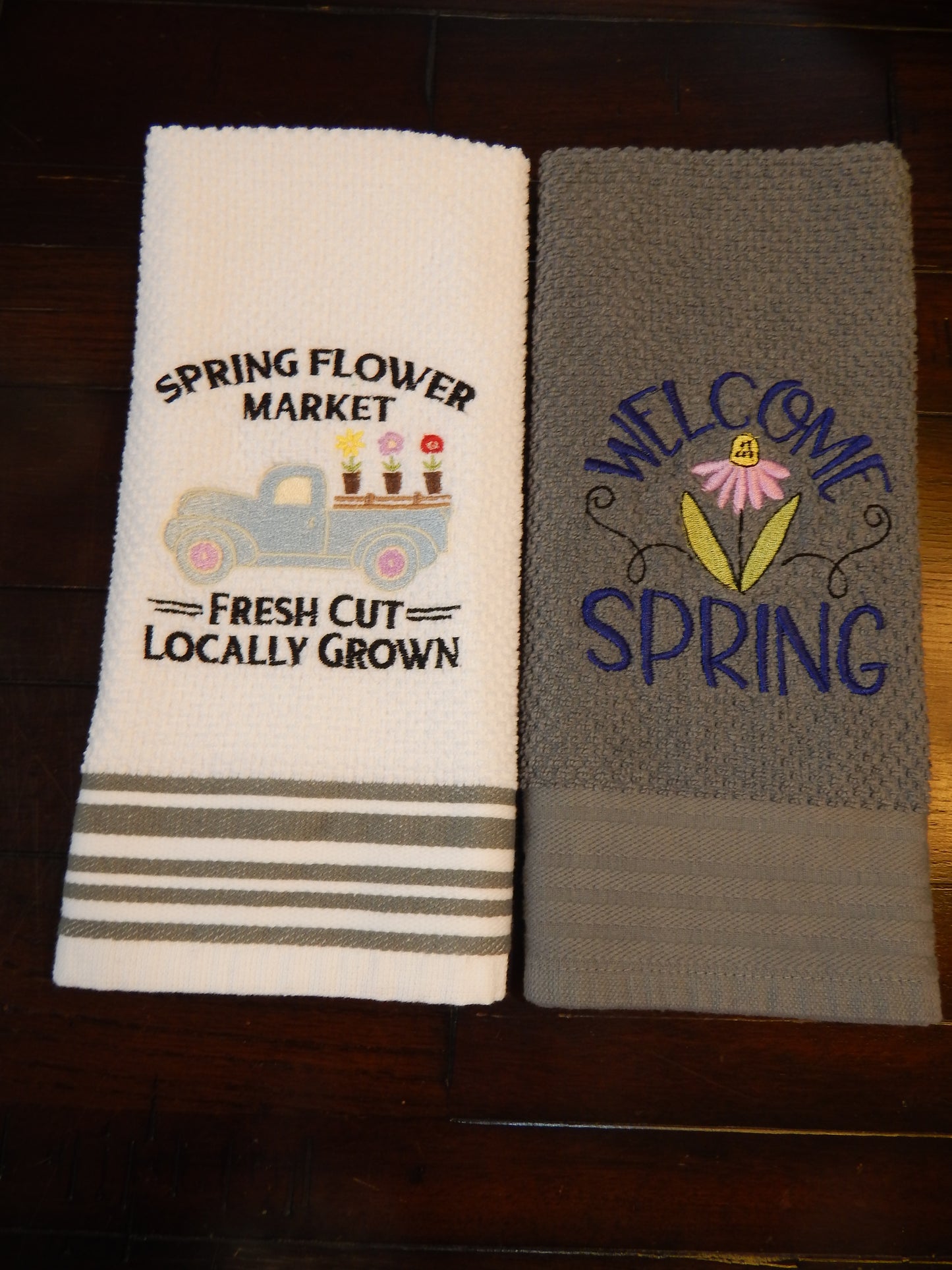 Spring Custom Towel | Seasonal Towel | Spring Towel Set | Gift for Mom | Gift for Her | Housewarming Gift | Spring Flowers | Kitchen | Happy